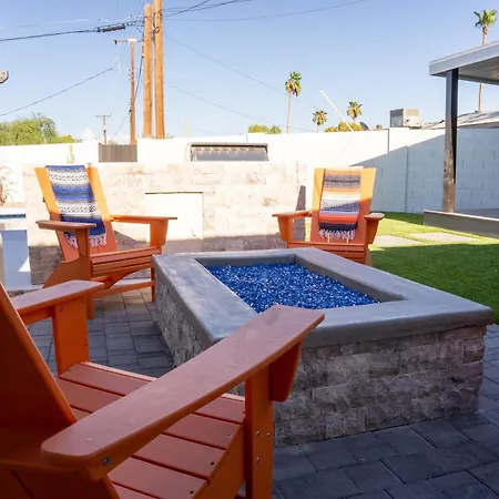 Sundown@Oldtown~Pool~Cabana~Bar